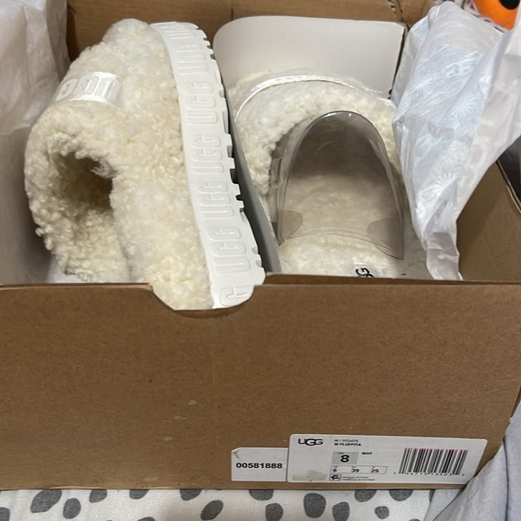 Uggs white fluffita size 8 - Picture 2 of 2